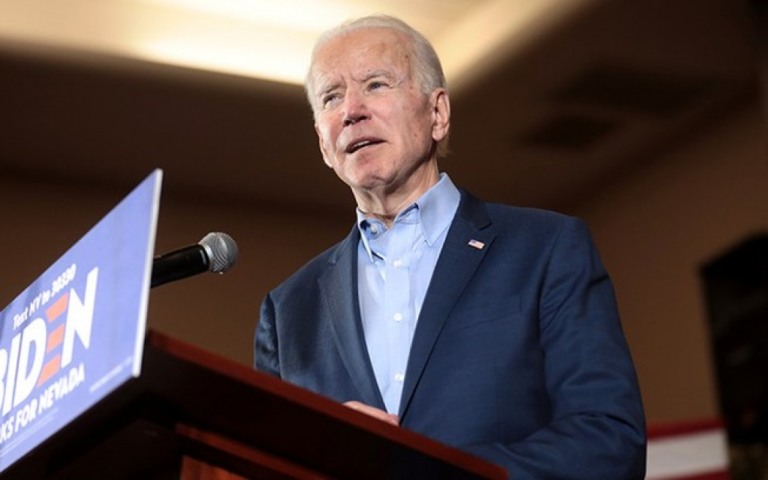 Perspectiva de vitória de Biden nos EUA faz dólar recuar a R$ 5,57 e Bolsa subir