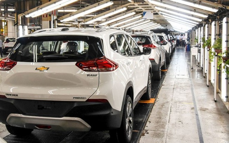 Chevrolet fará recall do Tracker e Cruze por risco de incêndio; veja os modelos