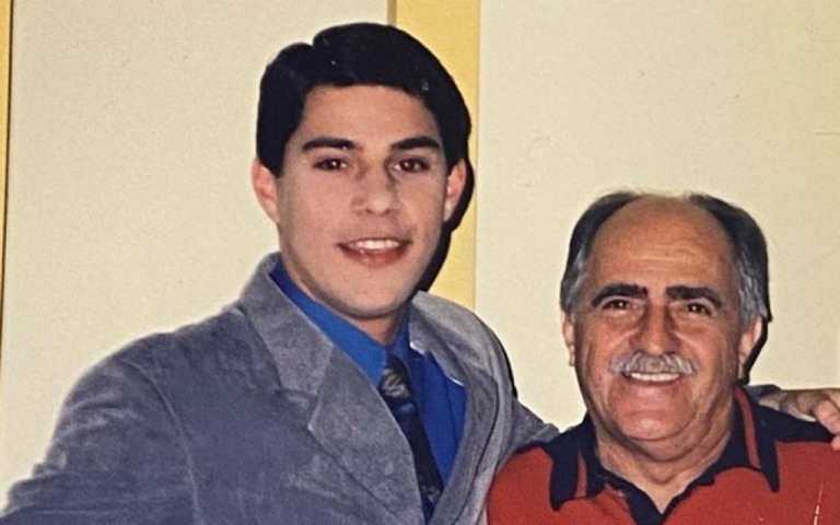 Evaristo Costa faz piada com foto antiga ao lado de Ary Fontoura