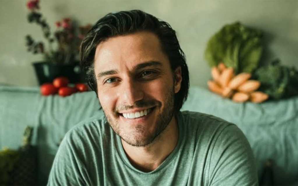 Hugo Bonemer estreia programa "O Vegetal Influencer" na grade do NATV