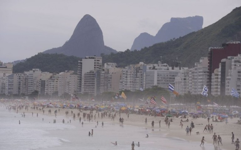 Rio tem primeiro sábado de permanência liberada nas praias