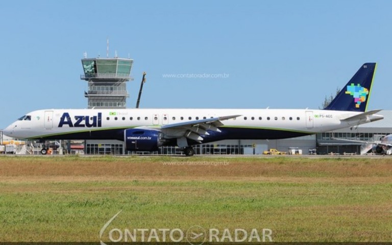 Azul pousa pela primeira vez em Navegantes com o Embraer E2