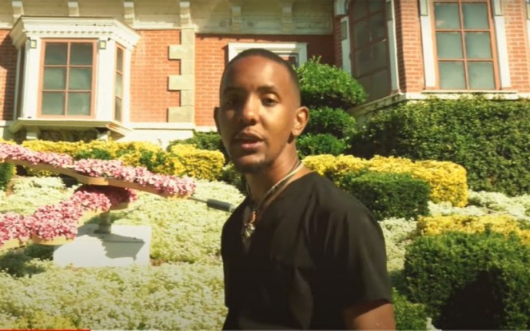 Rapper invade antigo rancho de Michael Jackson e grava clipe no local