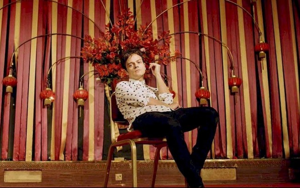 Jamie Cullum lança a canção "Hang Your Lights" Jamie Cullum lança a canção "Hang Your Lights"