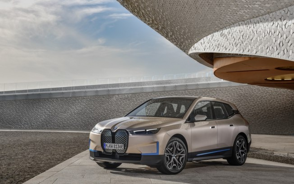 BMW revela o iX, o "primeiro" SUV 100% elétrico da marca