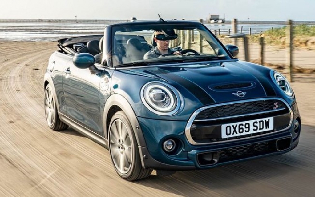 MINI Cooper S Cabrio Sidewalk chega ao Brasil em lote limitado