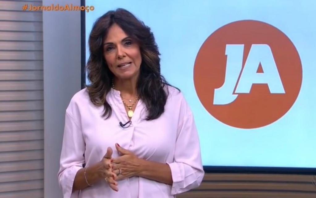Jornalista revela estar com câncer de mama ao vivo: "Foi um susto"