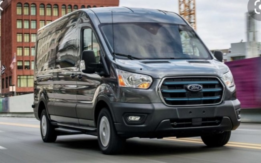 Conheça a E-Transit, van elétrica da Ford de última geração