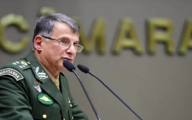 "Não somos instituição do governo, não temos partido",diz comandante do Exército
