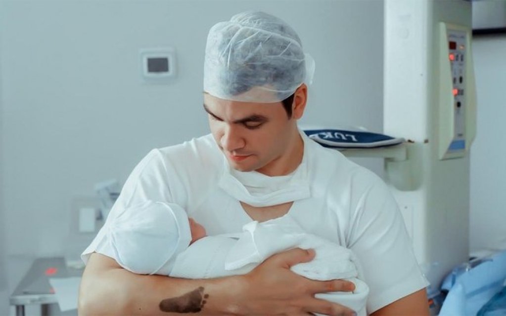 Luccas Neto contrai Covid-19 três dias depois do nascimento do filho