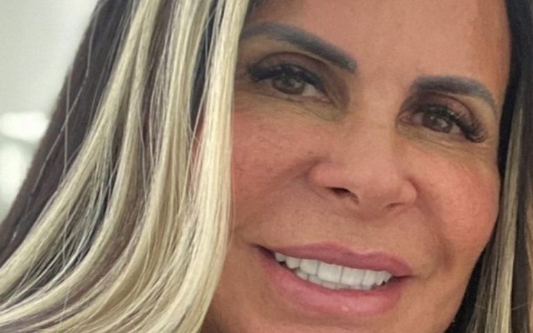 Gretchen aparece loira nas redes sociais: "Estou me acostumando"