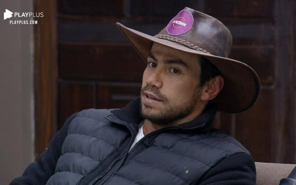 "A Fazenda 12": web acusa Mariano de burlar regras e pede cancelamento do poder "A Fazenda 12": web acusa Mariano de burlar regras e pede cancelamento do poder