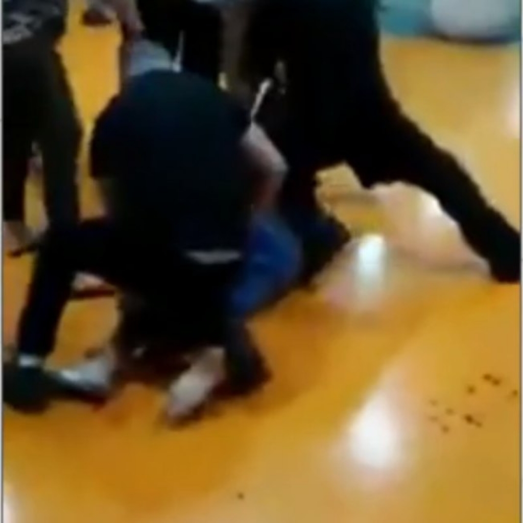 Homem negro é espancado e morto por segurança do Carrefour e PM em Porto Alegre Homem negro é espancado e morto por segurança do Carrefour e PM em Porto Alegre