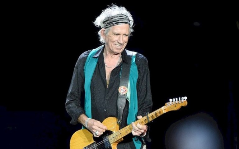 Keith Richards quer comemorar 60 anos dos Stones "em uma cadeira de rodas"