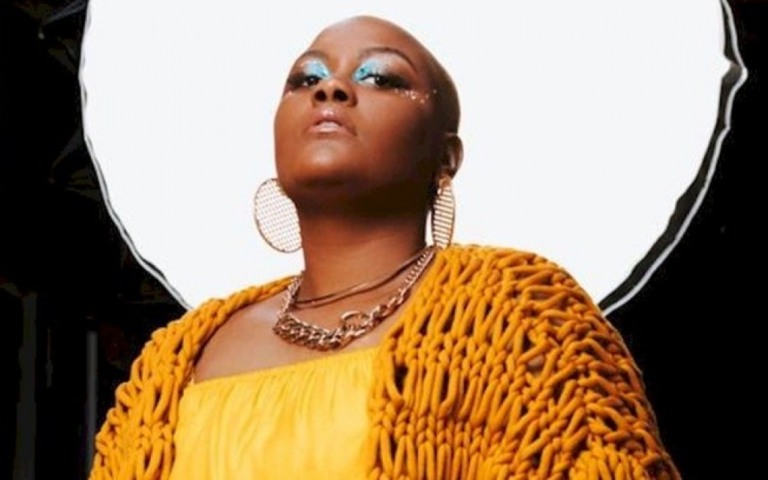 Kynnie lança o single e clipe de "Linda, Chique, Sexy & Braba"