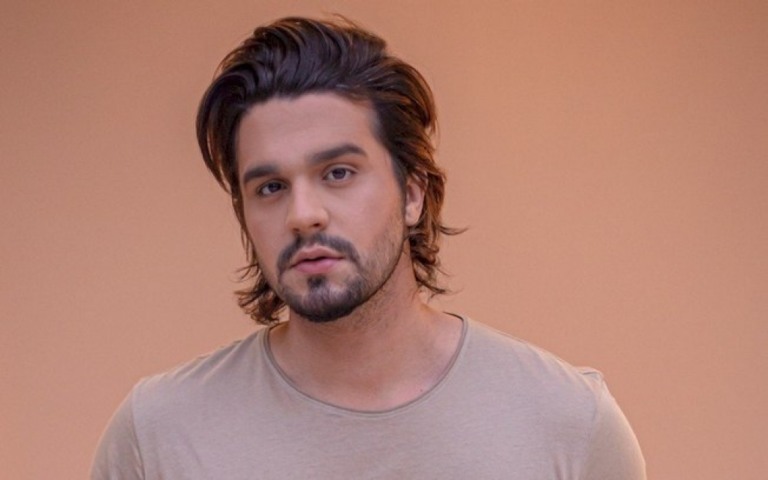 Luan Santana realiza live neste domingo direto do Pantanal