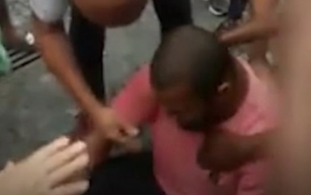 Homem negro é acusado de roubo após comprar mochila em loja no RJ Homem negro é acusado de roubo após comprar mochila em loja no RJ