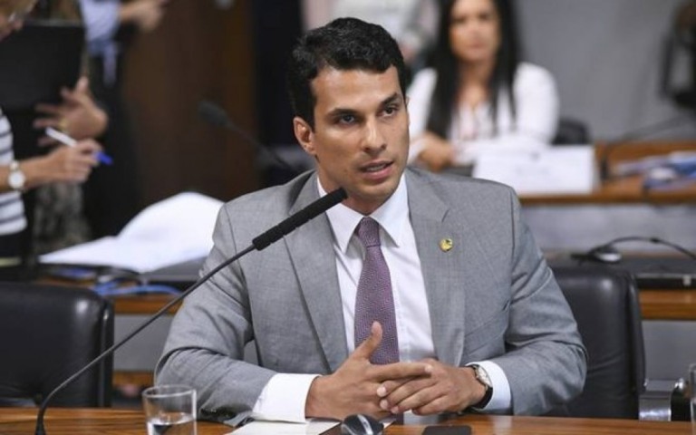 Senador acusado de estupro encontrou modelo na mesma boate do caso Mari Ferrer