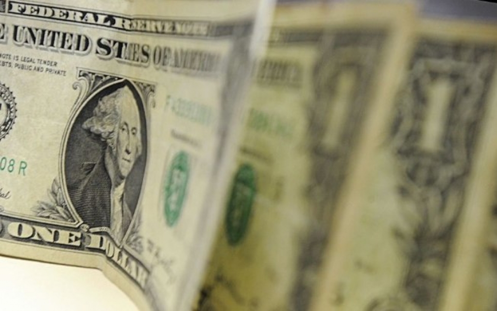 Dólar fecha em R$ 5,37 e tem maior queda em uma semana