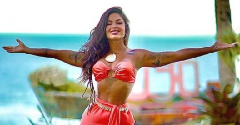 Aline Riscado surge com “tomara que caia” e eleva o clima da web
