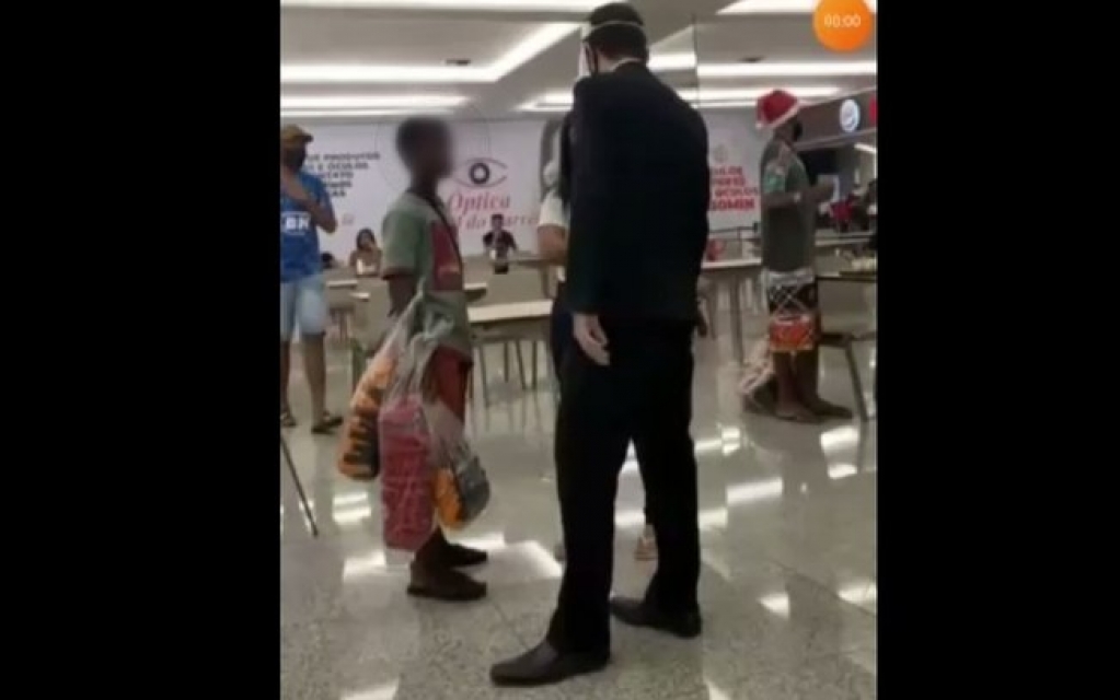 Abordagem de seguranças a meninos negros em shopping viraliza; assista Abordagem de seguranças a meninos negros em shopping viraliza; assista