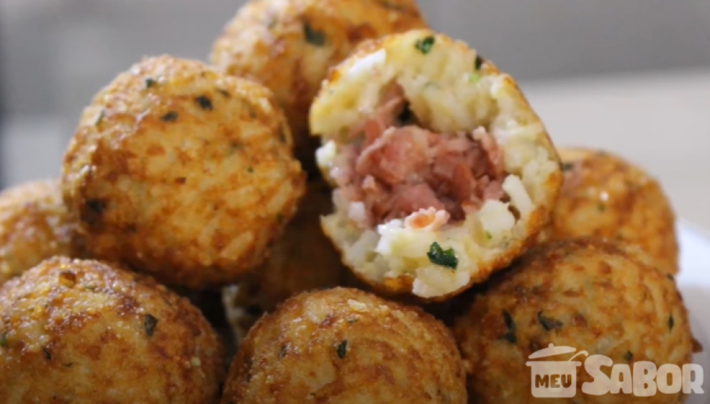 Bolinho De Arroz Com Calabresa E Queijo