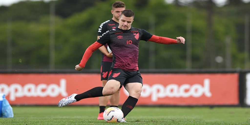 Athletico faz o último treino antes de embarcar para a Argentina