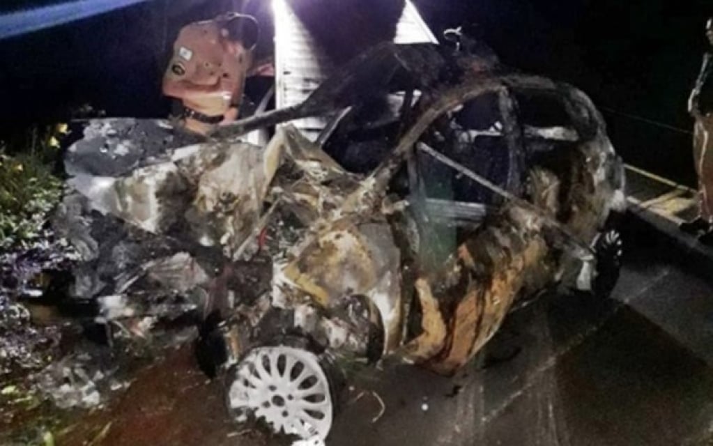 Suspeito de matar a companheira, homem bate o carro e morre ao tentar fugir Suspeito de matar a companheira, homem bate o carro e morre ao tentar fugir