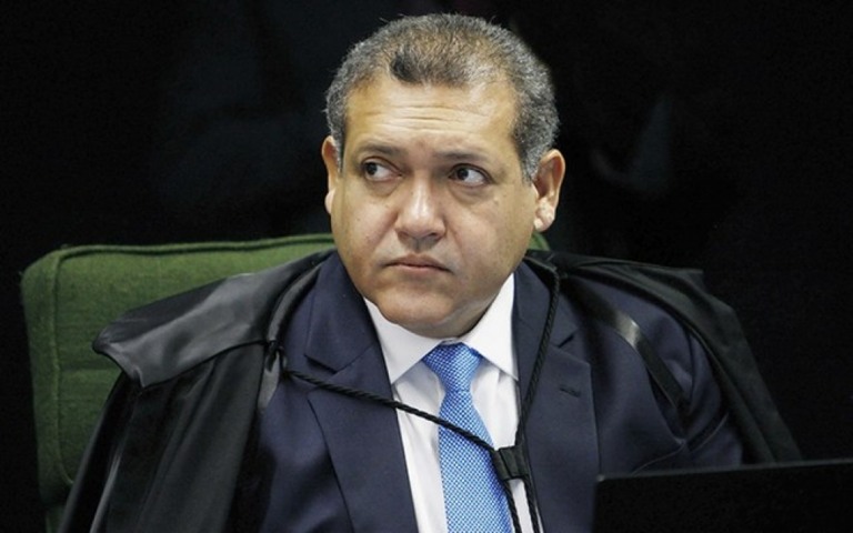 Kassio Nunes paralisa julgamento sobre Bolsonaro bloquear usuários nas redes