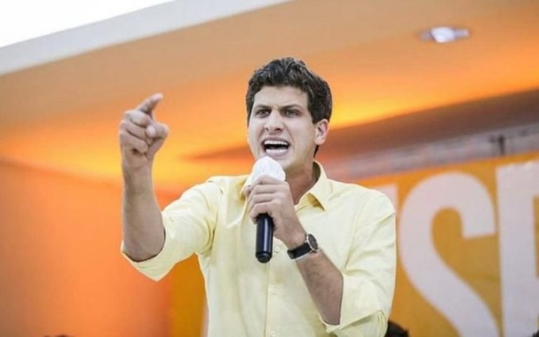 "PT abriu mão da negociação e não vai governar nenhuma capital", diz João Campos