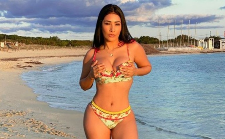 Simaria abusa da transparência em clique ousado nos stories do Instagram