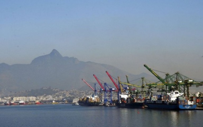 Exportações crescem US$ 3,73 bi em novembro, diz governo