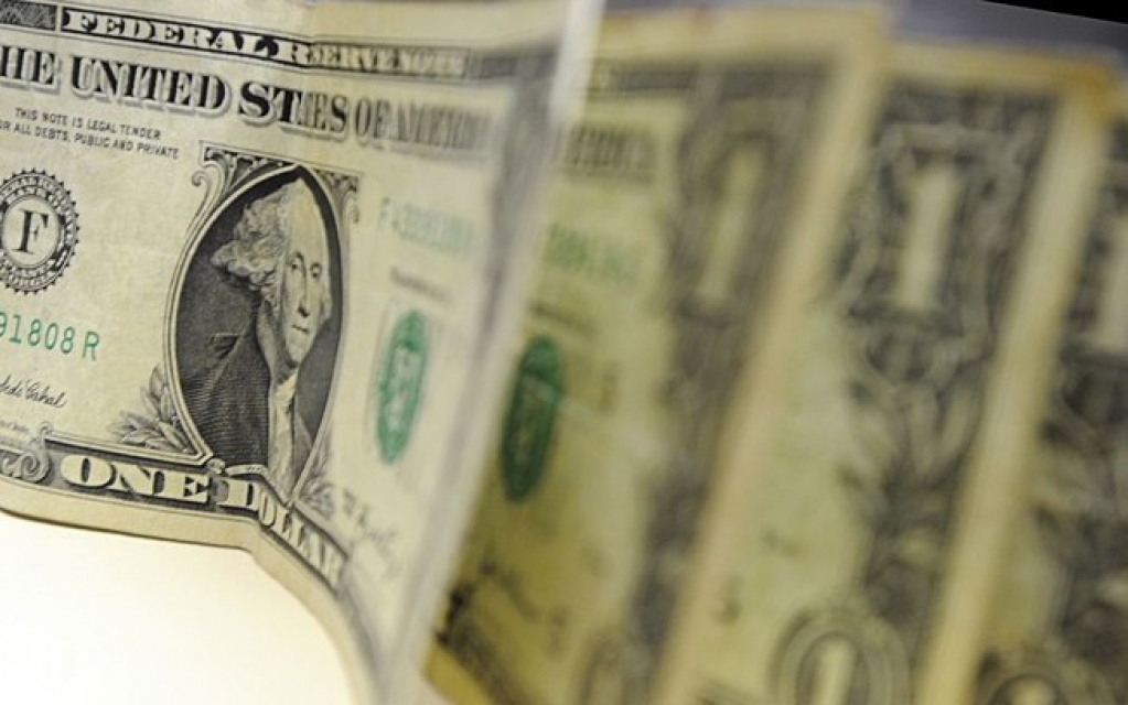 Dólar recua e atinge o menor valor em quatro meses