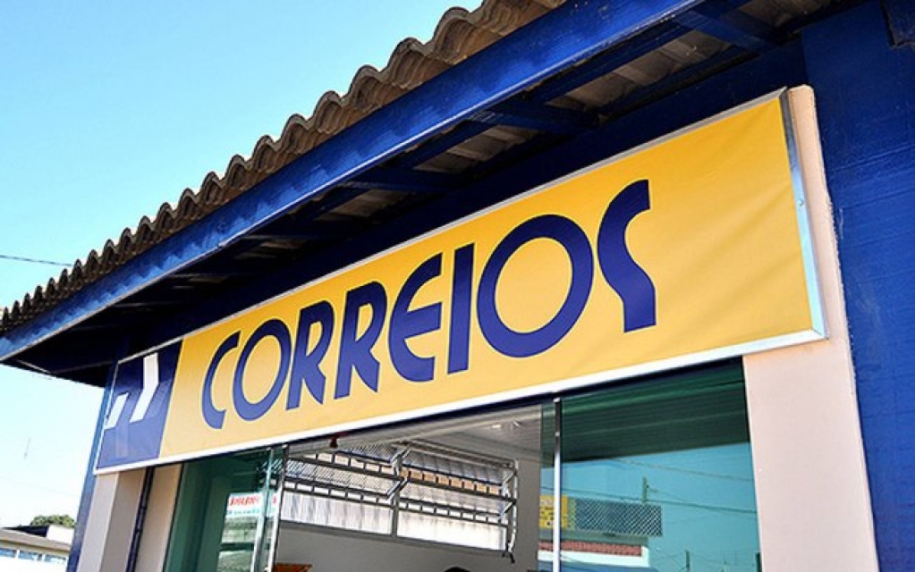 Governo anuncia privatizações da Eletrobras e Correios para 2021