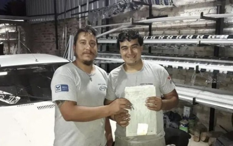 Chefe dá carro de presente para funcionário que caminhava 1 hora até o trabalho