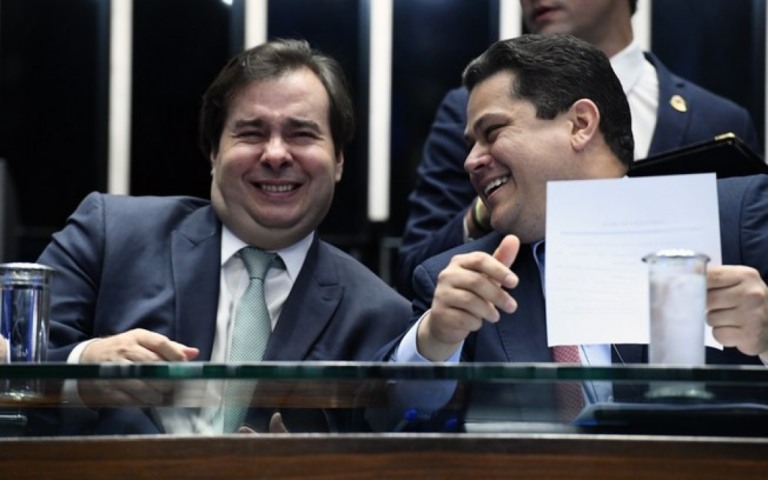 Governo desiste de enviar reforma tributária antes de eleições no Congresso