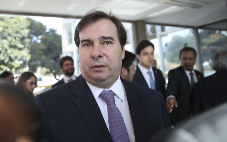 PIB abaixo do esperado reflete "desorganização do governo", alfineta Maia