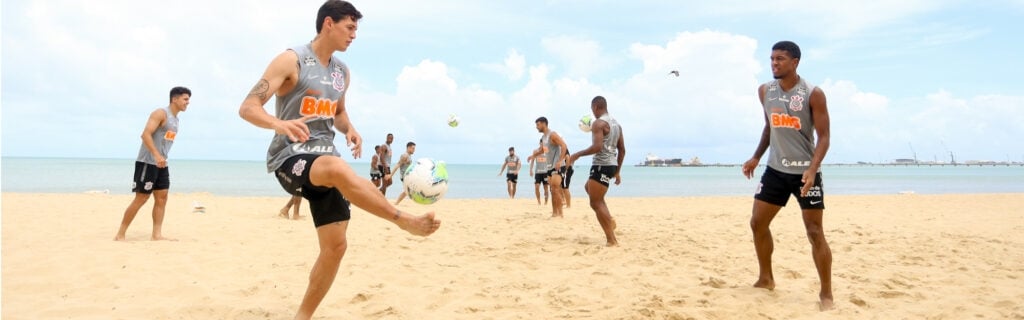 Com treino na praia, Timão se despede de Ceará