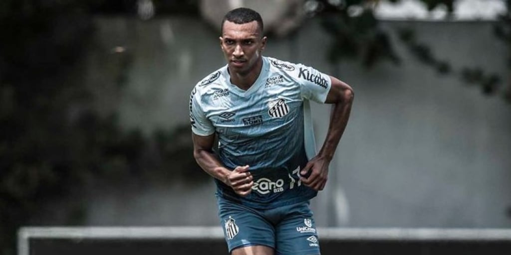 Lucas Braga agradece confiança de Cuca e foca em clássico contra o Palmeiras