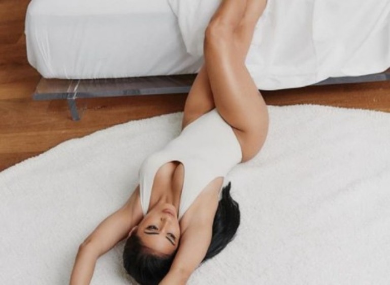 Simaria faz selfie matinal e esbanja sensualidade e boa forma