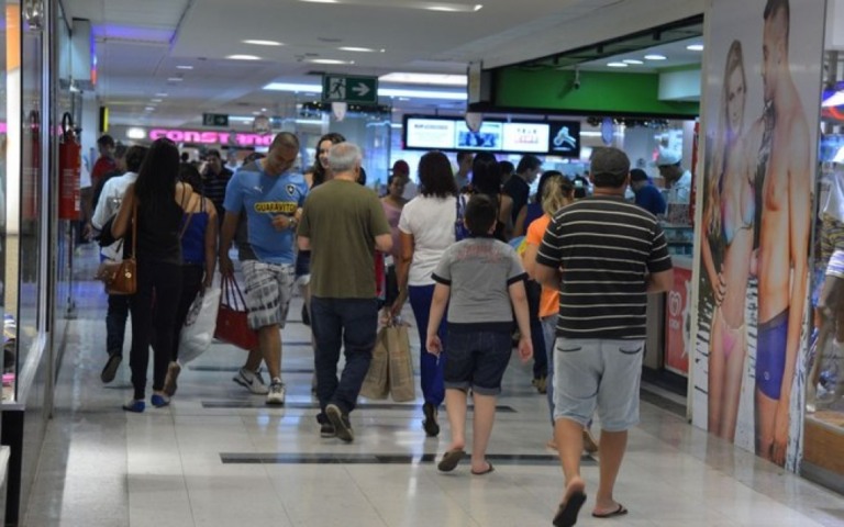 Vendas de Natal devem ter queda de 3%, aponta pesquisa