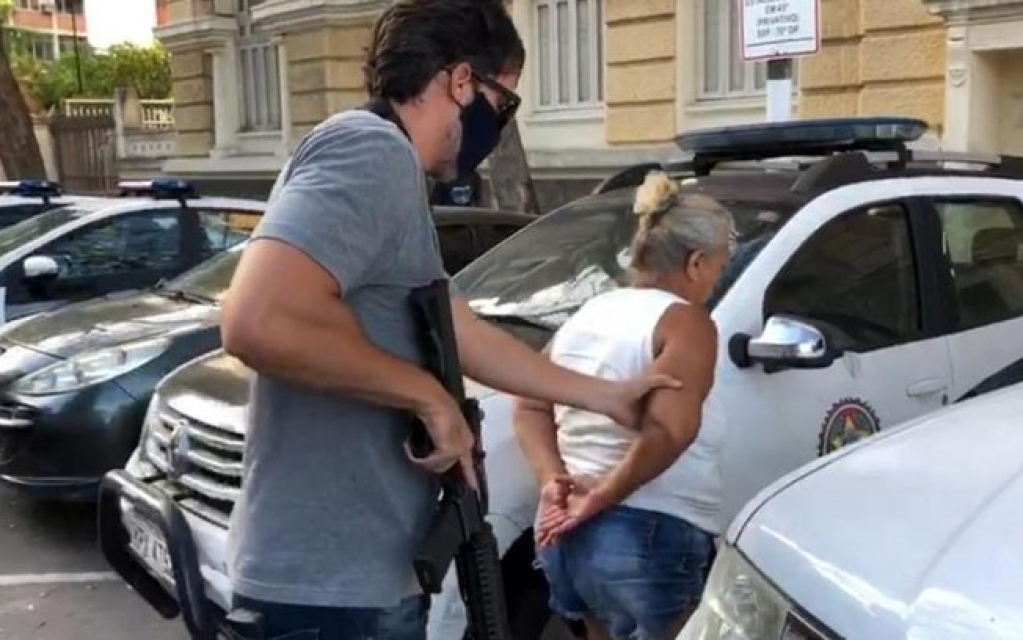 PolÃcia prende governanta suspeita de desviar mais de R$ 2 milhões de idosa PolÃcia prende governanta suspeita de desviar mais de R$ 2 milhões de idosa