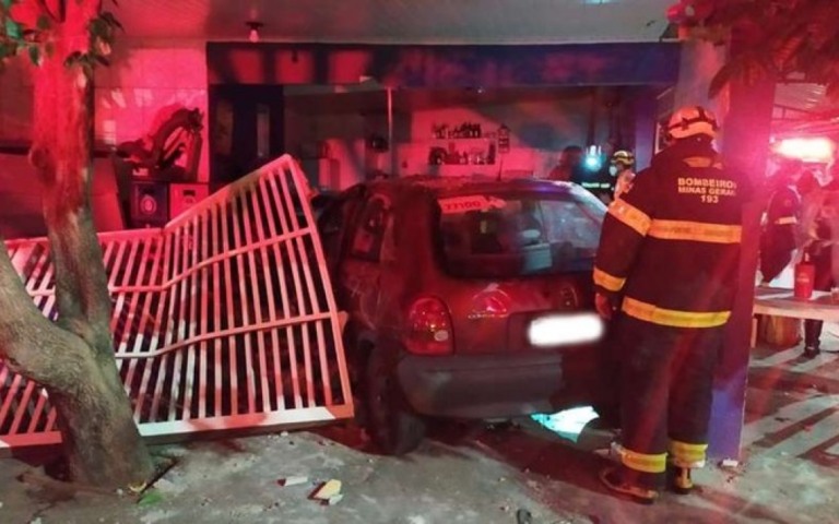 Mulher atropela e mata namorado; vítima foi arrastada por 15 metros