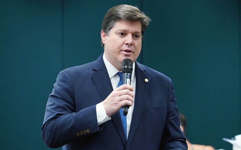 Após STF barrar reeleição, MDB tenta emplacar comando duplo na Câmara e Senado