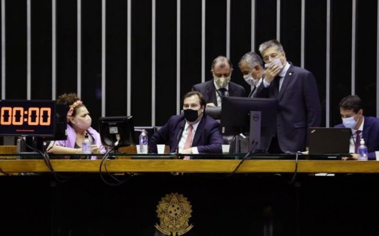 Câmara libera que transporte de carga seja feito por navios estrangeiros