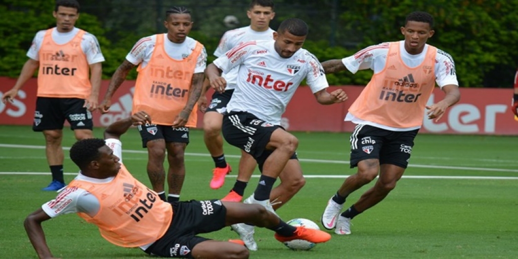 São Paulo realiza treino tático visando os jogos contra Botafogo e Corinthians