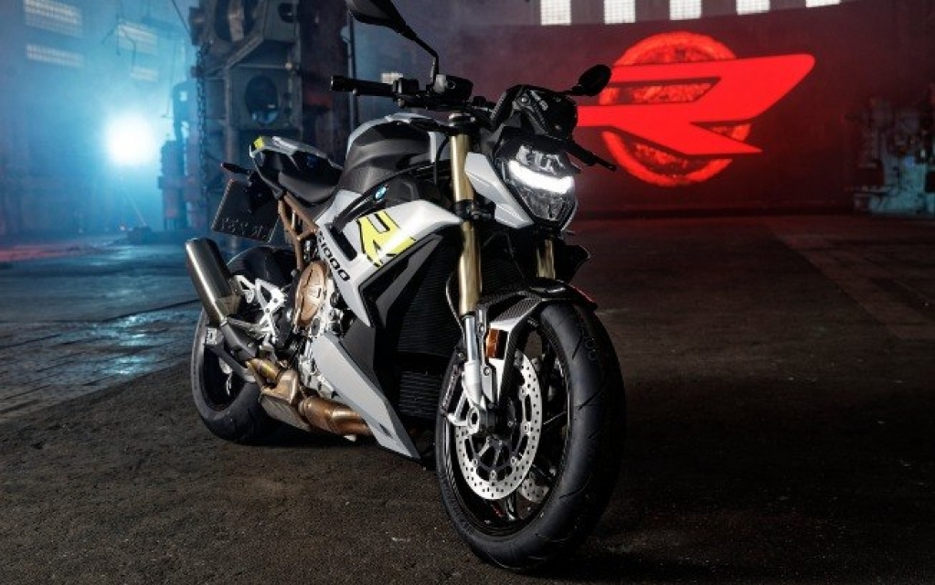 Nova BMW S 1000 R ganha toques da superesportiva S 1000 RR