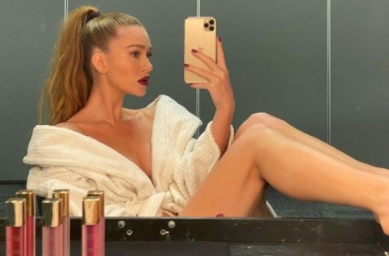 De sutiã, Marina Ruy Barbosa faz pose ousada e dá o que falar na web