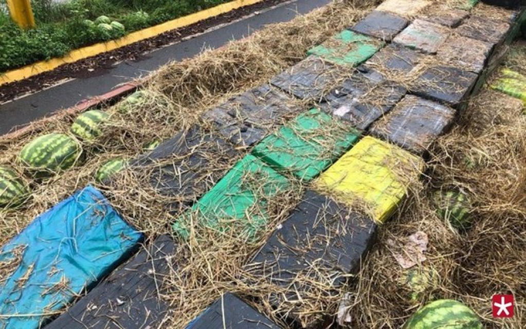 PRF encontra carga de maconha avaliada em R$ 4 millhões em caminhão de melancia PRF encontra carga de maconha avaliada em R$ 4 millhões em caminhão de melancia