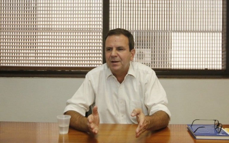 "Se pudesse, tomava hoje e aplicava em todo mundo", afirma Paes sobre vacina